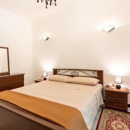 Holiday home House - Free Wifi - Secret Garden