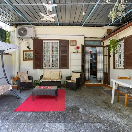 House - Free Wifi - Secret Garden Holiday home *