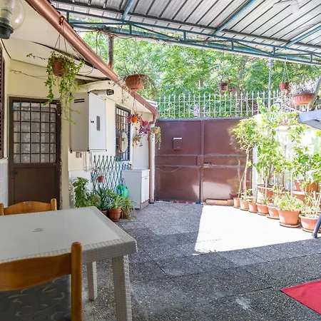 Holiday home House - Free Wifi - Secret Garden